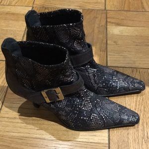 Donald pliner boots size 6.5 excellent condition.